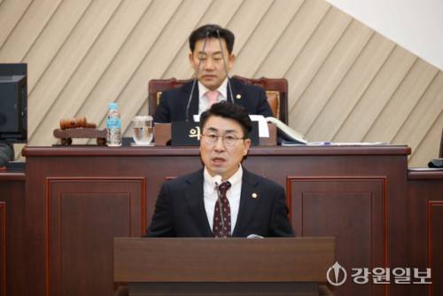 김재구 삼척시의원이 21일 폐광지역 경제회생 대책마련을 촉구하는 자유발언을 하고 있다.