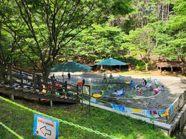 영천시가 운주산자연휴양림에 힐링형으로 조성 운영하는 운주산자연휴양림의 물놀이장. 영천시 제공