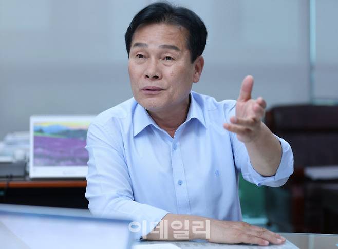 주철현 더불어민주당 의원이 지난 14일 서울 여의도 국회 의원회관에서 이데일리와 인터뷰를 하고 있다.(사진=이데일리 노진환 기자)