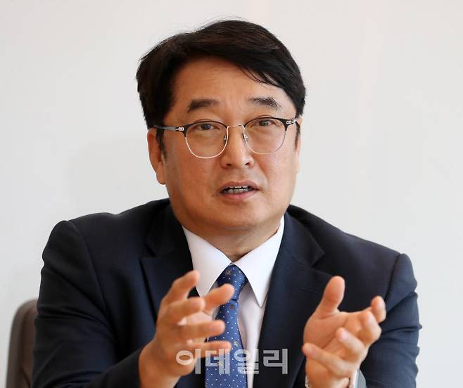 장진석 법무법인 로백스 대표변호사가 이데일리와 인터뷰를 하고 있다 (사진=이데일리 김태형 기자)