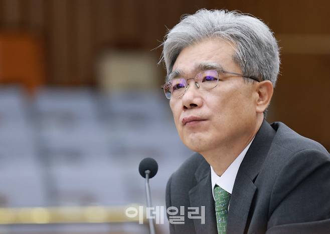 김상환 헌법재판소장 후보자가 21일 서울 여의도 국회에서 헌법재판소 재판관후보자를 겸하는 헌재소장 임명동의에 관한 인사청문특별위원회에서 열린 인사청문회에서 의원들의 질의를 듣고 있다. (사진=이데일리 노진환 기자)