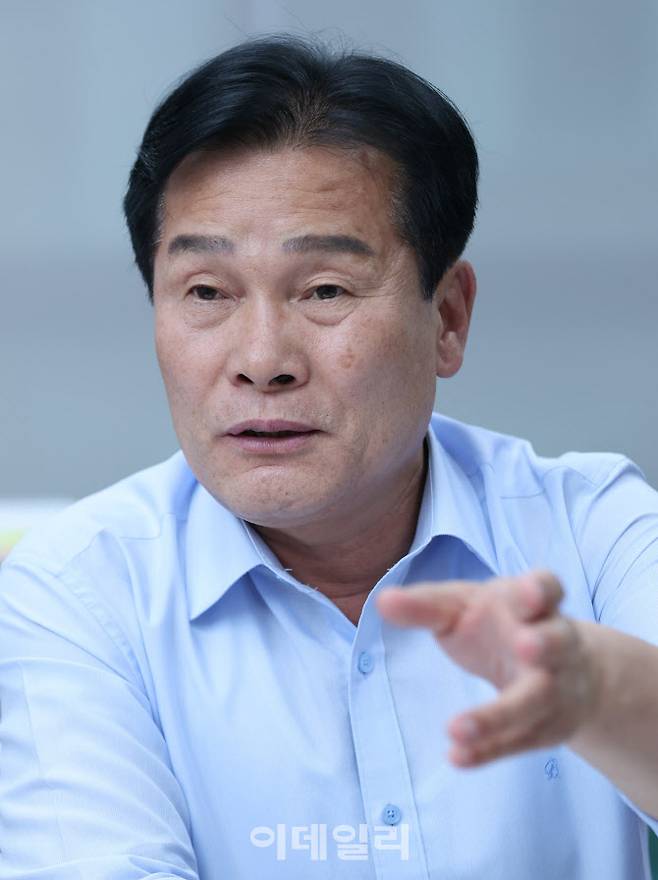 주철현 더불어민주당 의원이 지난 14일 서울 여의도 국회 의원회관에서 이데일리와 인터뷰를 하고 있다.(사진=이데일리 노진환 기자)