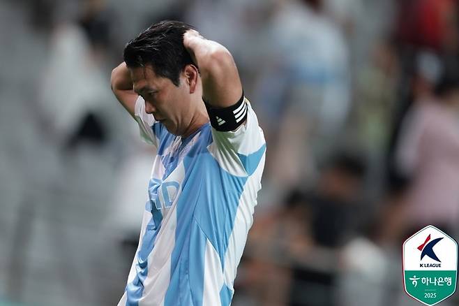 20일 서울과 경기에서 패한 뒤 아쉬워하는 울산 김영권
