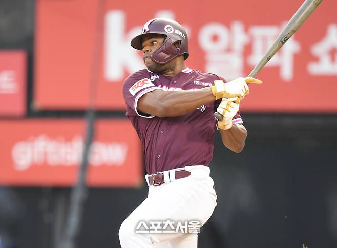 키움 스톤이 수원 KT위즈파크에서 열린 2025 KBO리그 KT와 경기 2회초 중전안타를 치고 있다. 수원 | 최승섭기자 thunder@sportsseoul.com