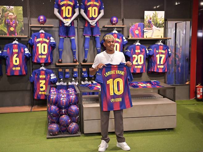 바르셀로나의 새로운 등번호 10번 라민 야말. AFP연합뉴스