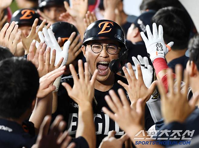 20일 수원 KT위즈파크에서 열린 한화-KT전. 9회초 1사 만루 채은성이 만루홈런을 친 후 환호하고 있다. 수원=정재근 기자 cjg@sportschosun.com/2025.7.20/