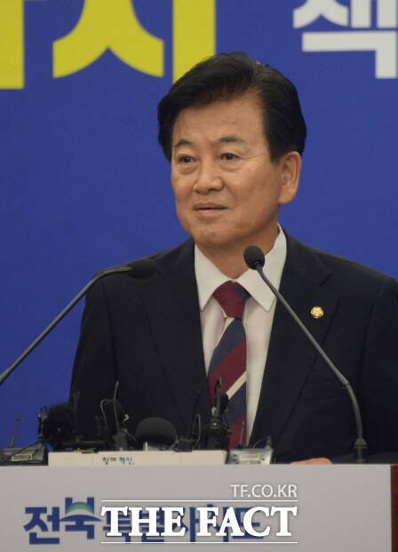 21일 전북도청 기자회견장에서 열린 완주·전주 합동 기자회견에서 정동영 국회의원이 발언하고 있다. /뉴시스