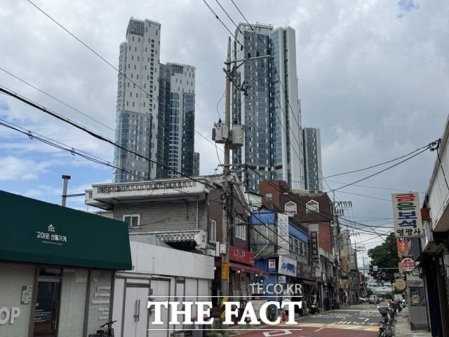 성수1지구 옆에 위치한 성수 트리마제 아파트는 84㎡가 지난달 54억9000만원에 거래되며 신고가를 기록했다. 지난 2월 50억원에서 크게 올랐다. /황준익 기자