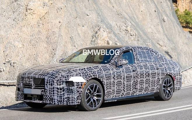 사진 : BMW 7시리즈 페이스리프트 테스트카 (출처=BMW BLOG)