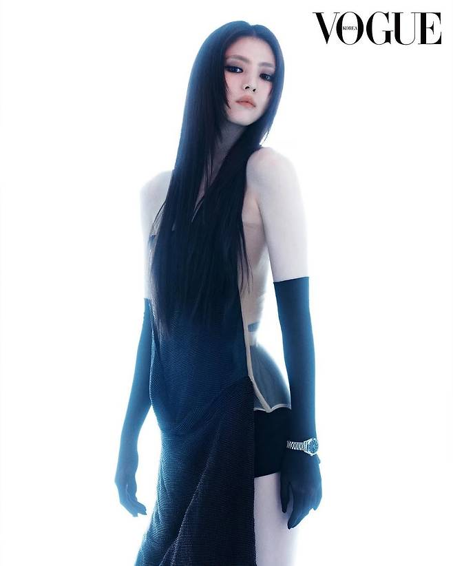 한소희 X 오메가 보그 디지털 커버 화보