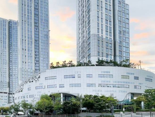 [서울=뉴시스] 서울 성동구 서울숲더샵 상가 전경. (사진=알스퀘어 제공) 2025.07.21. photo@newsis.com *재판매 및 DB 금지 /사진=뉴시스