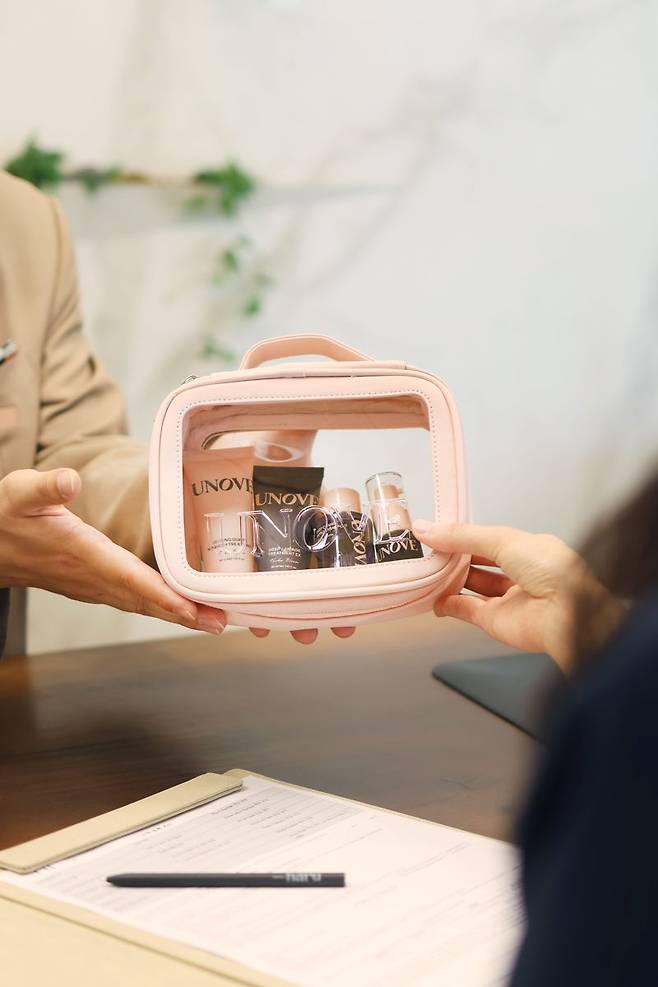 호텔 나루 서울과 협업해 선보이는 어노브 트래블 키트 제품 이미지. 어노브 제공