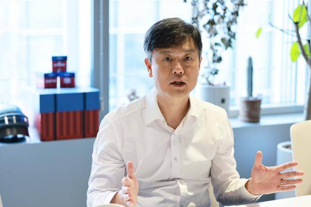 장병규 크래프톤 이사회 의장이 8일 서울 강남구 역삼동 크래프톤 사무실에서 한국일보와 인터뷰하고 있다. 크래프톤 제공