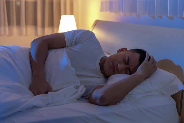 자다가 깨는 일이 반복된다면, 수면 놀람증, 수면 무호흡증 등 질환 때문일 수 있다./사진=클립아트코리아