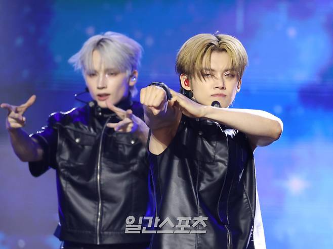 그룹 투모로우바이투게더(TXT)가 21일 오후 서울 동대문구 경희대학교서울캠퍼스평화의전당에서 열린 정규 4집 ‘별의 장: TOGETHER(별의 장: 투게더)’ 발매 기념 쇼케이스에 참석해 타이틀곡 무대를 선보이고 있다. 타이틀곡 ‘Beautiful Strangers(뷰티풀 스트레인저)’는 네게 받은 힘으로 성장하는 ‘나’와 별나서 더 아름다운 ‘우리’의 이야기를 담았다. 사진=서병수 기자 qudtn@edaily.co.kr /2025.07.21/