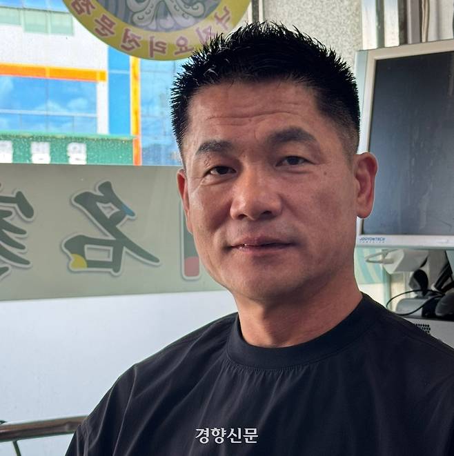 지난 17일 광주에 기록적인 폭우가 내릴 당시 거센 물살에 떠내려가던 사람을 구한 최승일씨.  광주시는 최씨에게 의로운시민상을 수여하기로 했다. 최승일씨 제공.