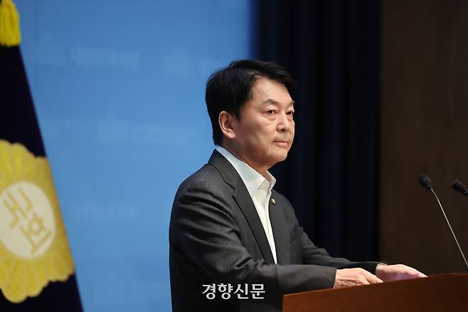 안철수 국민의힘 의원이 지난 7일 국회 소통관에서 혁신위원장직을 거부하고 당대표 출마를 선언하고 있다. 박민규 선임기자