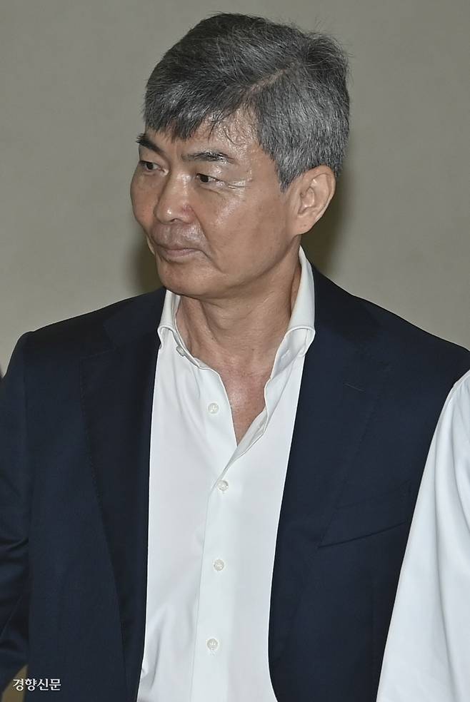 두 가지 특검 연루 ‘김건희 측근’ 이종호 출석 이종호 전 블랙펄인베스트 대표가 김건희 여사 관련 의혹을 수사하는 민중기 특별검사팀의 조사를 받기 위해 21일 서울 종로구 KT광화문빌딩에 마련된 특검 사무실에 출석하고 있다. 성동훈 기자