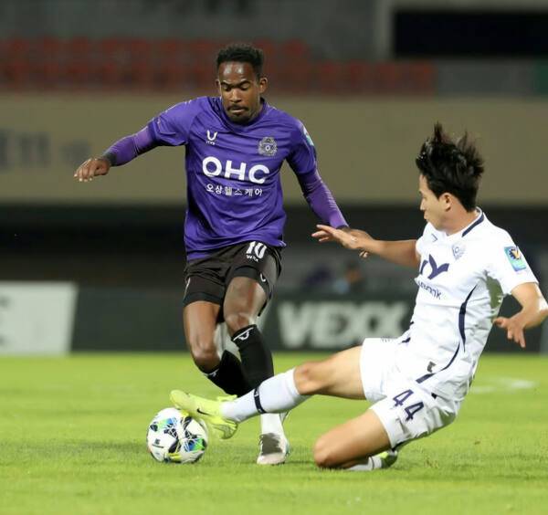 FC Anyang has been emerging as an urgent task to create attack opportunities and resolve scoring poverty due to the extreme sluggish attack power of only one goal during the last three consecutive victories. FC Anyang Provided