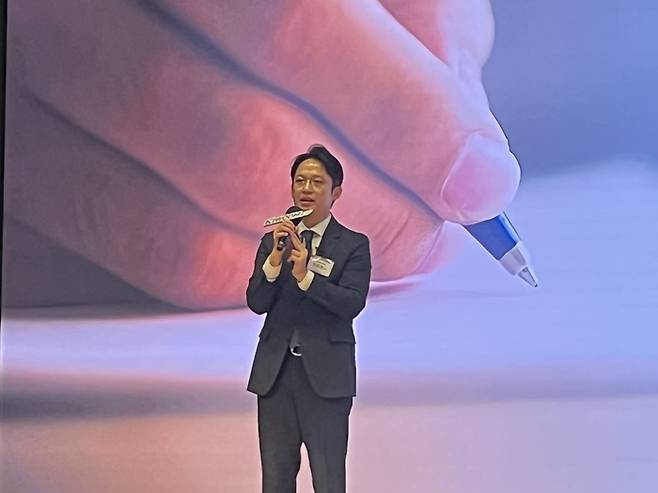 21일 서울 여의도 TP타워에서 열린 ‘KIWOOM 미국테크100월간목표헤지액티브 ETF’ 상장 기자간담회에서 이경준 키움투자자산운용 ETF운용본부장이 발표하고 있다. [사진 = 최아영 기자]