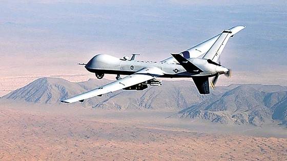 미군의 무인공격기 MQ-9 리퍼가 2021년 9월 28일 GBU-12 페이브 웨이 II 레이저 유도폭탄과 ‘AGM-114 헬파이어 미사일 등으로 무장한 채 남부 아프가니스탄 상공을 비행하고 있다. 미 공군 제공