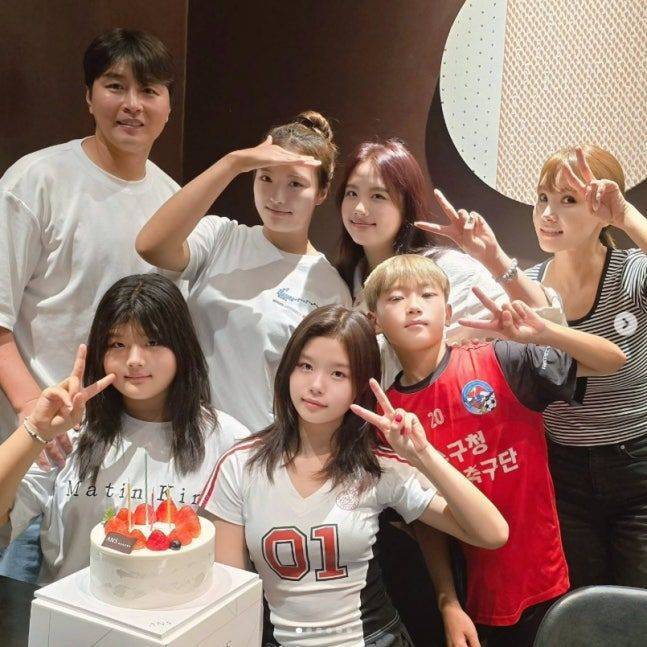 [서울=뉴시스] 전 축구선수 이동국의 딸 이설아·수아 자매가 어느덧 12번째 생일을 맞았다. (사진=이수진 인스타그램 캡처) 2025.07.21. photo@newsis.com *재판매 및 DB 금지