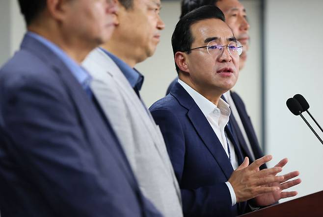 [서울=뉴시스] 김명원 기자 = 박홍근 국정기획위원회 기획분과장이 18일 오전 서울 종로구 정부서울청사 창성동 별관 국정기획위원회에서 전세사기 피해자 간담회 사후 브리핑을 하고 있다.  (사진=국정기획위 제공) 2025.07.18. photo@newsis.com *재판매 및 DB 금지