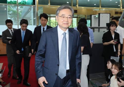 출근하는 조현 외교부 장관 출근하는 조현 외교부 장관     (서울=연합뉴스) 이정훈 기자 = 조현 외교부 장관이 21일 서울 종로구 외교부 청사로 출근하고 있다. 2025.7.21     uwg806@yna.co.kr (끝)   <저작권자(c) 연합뉴스, 무단 전재-재배포, AI 학습 및 활용 금지>
