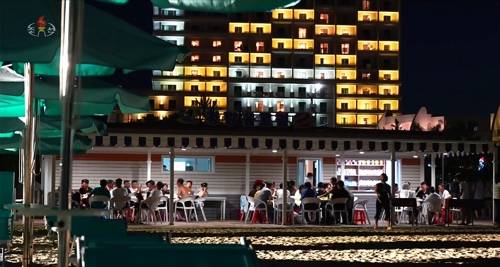 북한 원산갈마해안관광지구에 사람들로 연일 흥성 [연합뉴스 제공]