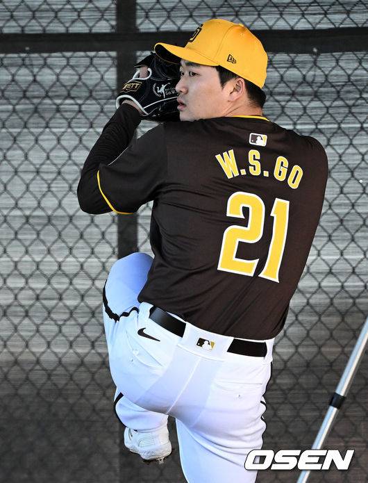 [OSEN=피오리아(미국 애리조나주), 이대선 기자] 12일(한국시간) 미국 애리조나주 피오리아 피오리아스타디움에서 2023 메이저리그 샌디에이고 파드리스의 스프링캠프가 진행됐다.샌디에이고 고우석이 불펜 피칭을 하고 있다. 2024.02.12 /sunday@osen.co.kr