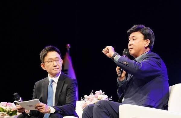 민선 8기 3주년 토크콘서트에서 발언하는 방세환 시장(오른쪽). 광주시 제공