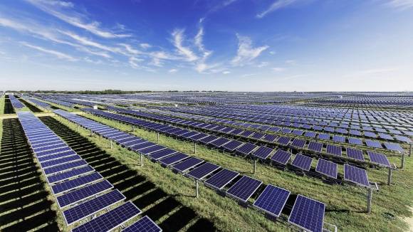 OCI에너지의 미국 텍사스주 샌안토니오 태양광 발전소 ‘알라모1’. OCI홀딩스 홈페이지 캡처