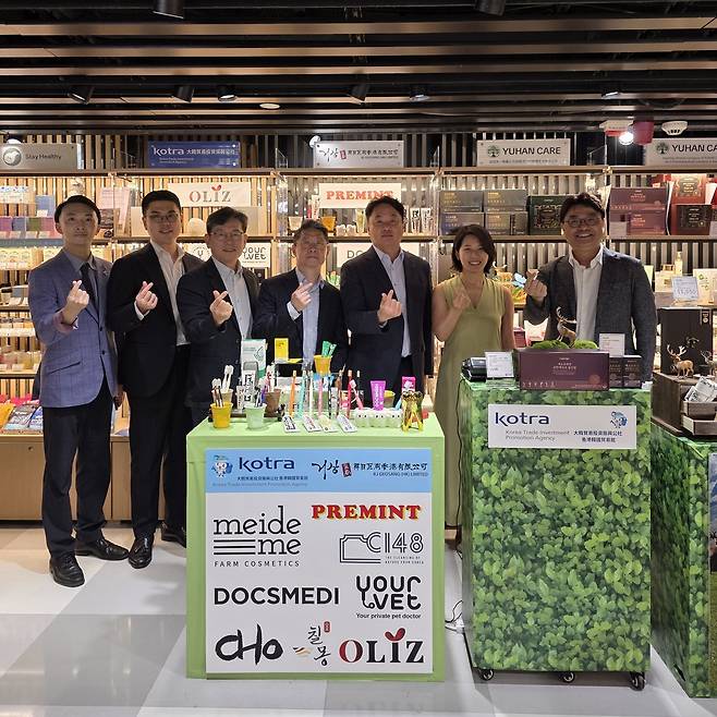 ▲KOTRA Wilfred Chung대리 ▲KOTRA 홍콩 김영석 차장 ▲요식협회 이종석 회장 ▲KJ [巨商] 거상 HK Ltd. 관계자 ▲홍콩한인상공회 KOCHAM 김준회 회장 ▲홍콩 한인 여성회 류치하 고문 ▲KOTRA 홍콩 어재선 관장