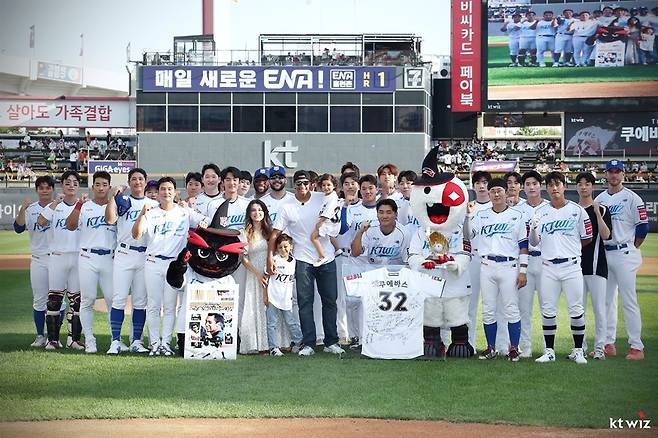 ▲ 쿠에바스 고별식 ⓒ kt 위즈