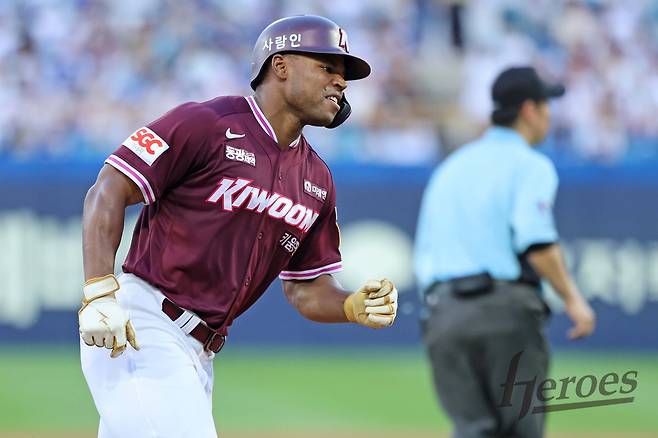키움 히어로즈 스톤 개랫이 20일 대구 삼성 라이온즈전에서 홈런을 친 뒤 베이스를 돌고 있다. 키움 히어로즈