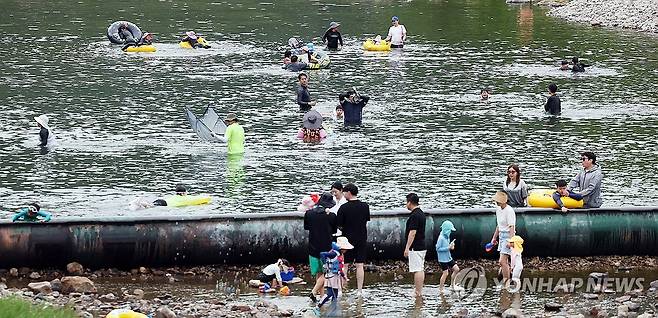 '한여름의 추억' [연합뉴스 자료사진]