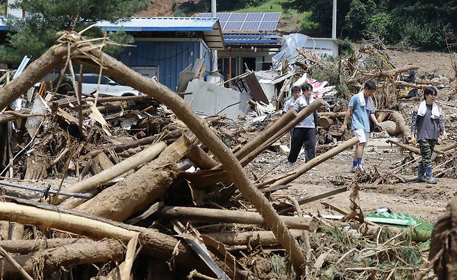 ▲ 지난 21일 오전 가평군 조종면 신상3리 산사태 현장 /김철빈 기자 narodo@incheonilbo.com