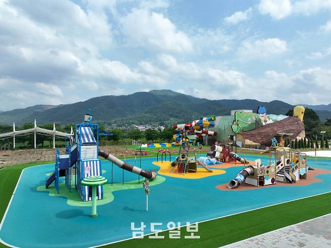 곡성 섬진강기차마을 물놀이장 전경./곡성군 제공