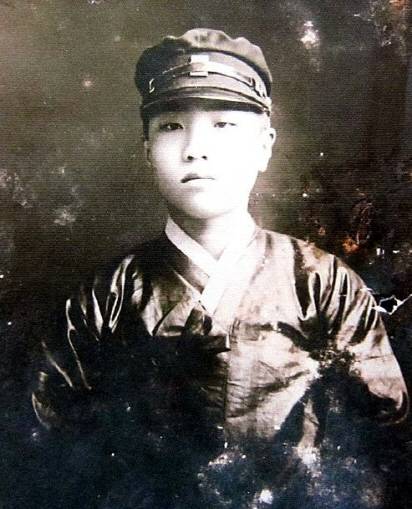 젊은 시절의 김영랑.