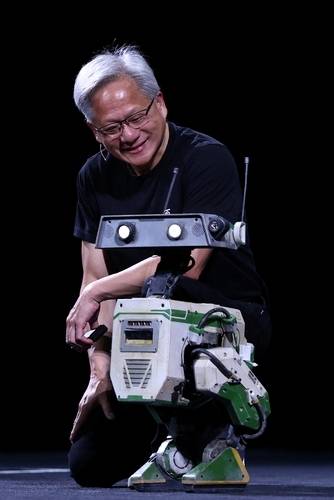 피지컬 AI 시대 도래를 예견한 젠슨황 엔비디아 최고경영자. 사진=로이터 연합뉴스