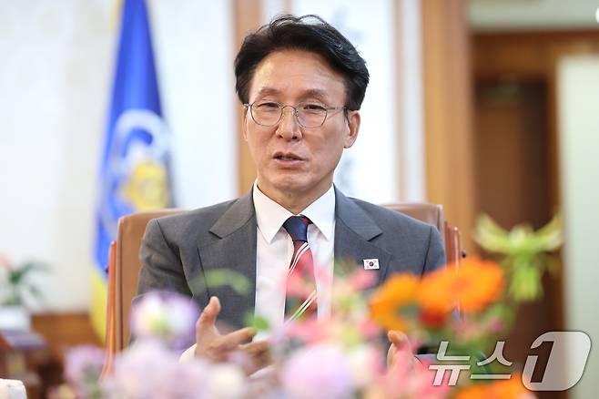 김민석 국무총리가 21일 서울 종로구 정부서울청사 집무실에서 뉴스1과 인터뷰를 갖고 있다. 2025.7.21/뉴스1 ⓒ News1 임세영 기자