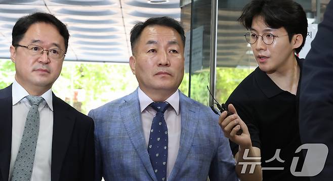 '윤석열 전 대통령 격노설'에 대한 위증 혐의를 받는 김계환 전 해병대사령관이 22일 오전 서울중앙지방법원에서 열린 영장실질심사(구속 전 피의자 심문)에 출석하고 있다. 2025.7.22/뉴스1 ⓒ News1 장수영 기자