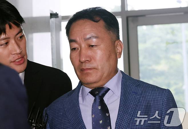 김계환 전 해병대 사령관이 2차 조사를 받기 위해 17일 서울 서초구 해병대원 순직사건 관련 의혹을 수사하는 순직해병특검팀 사무실로 출석하고 있다. 2025.7.17/뉴스1 ⓒ News1 박지혜 기자