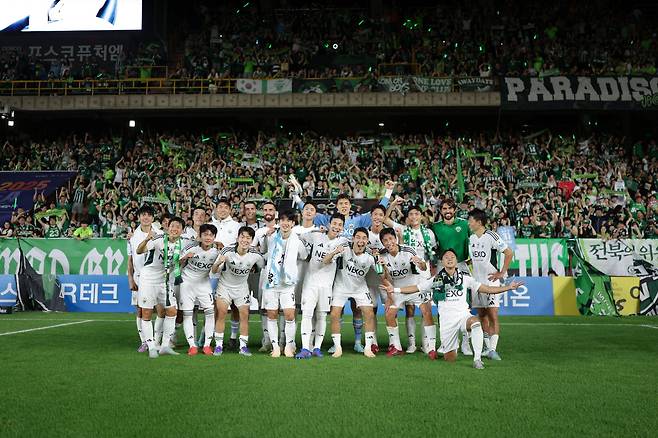 포항스틸야드/ K리그1/ 포항스틸러스 vs 전북현대모터스/ 전북 단체/ 승리 사진/ 사진 김정수