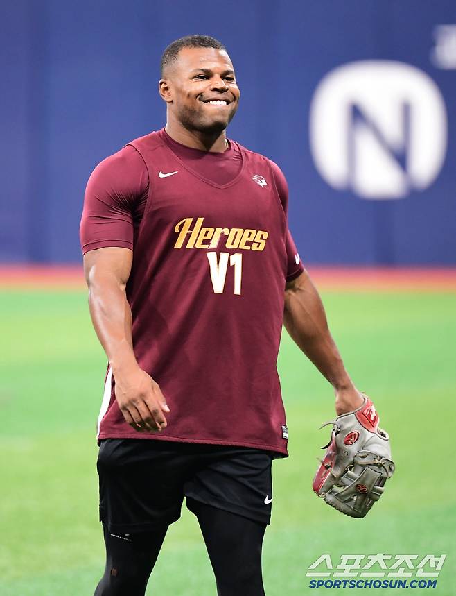 19일 서울 고척돔에서 열리는 키움과 SSG 경기. 캐치볼로 몸을 풀고 있는 키움 스톤 개릿. 고척=송정헌 기자songs@sportschosun.com/2025.06.19/