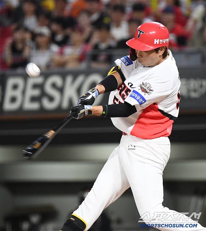 22일 광주 기아 챔피언스필드에서 열린 LG-KIA전. 8회말 1사 만루 대타 고종욱이 2타점 적시타를 치고 있다. 광주=정재근 기자 cjg@sportschosun.com/2025.7.22/