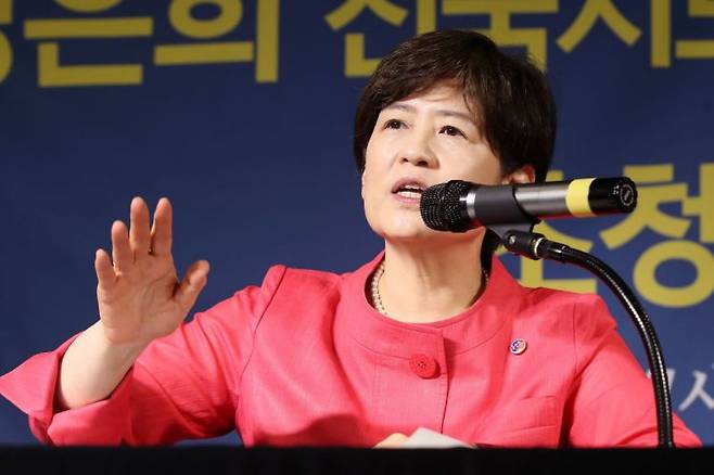 강은희 대구교육감이 '아시아포럼21' 초청토론회에서 발언하고 있다.