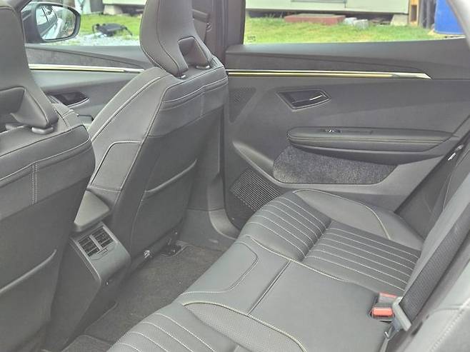 세닉 E-Tech 뒷좌석. ⓒ데일리안 정진주 기자