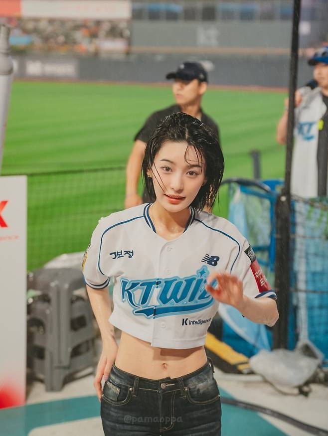 이번에 kt 시구햇던 아라타 모모코