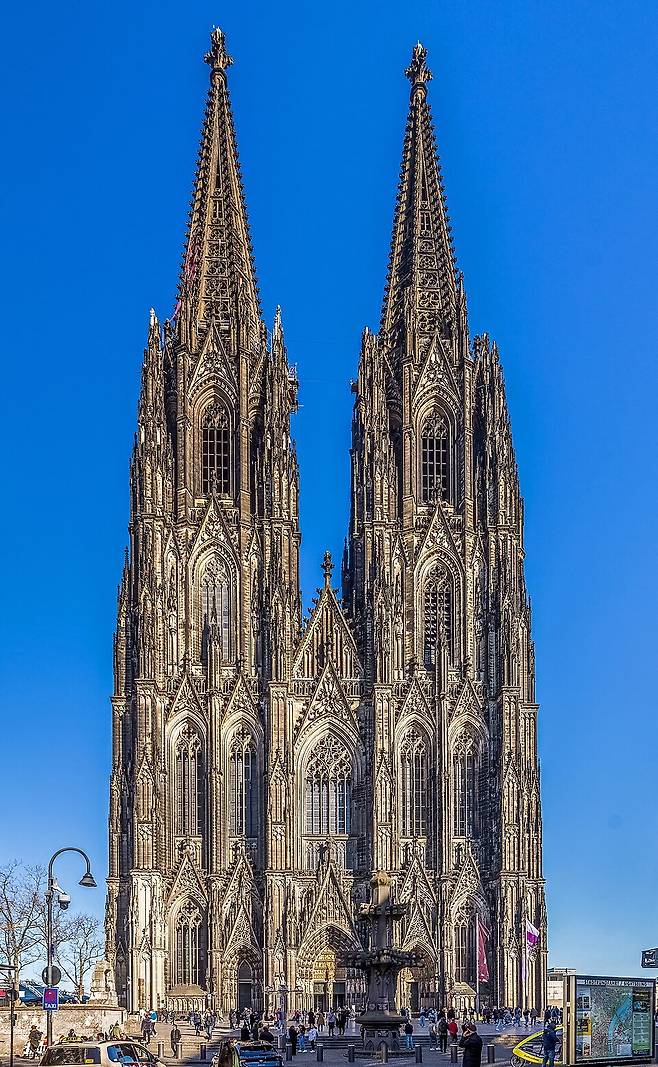 Kölner_Dom_-_Westfassade_2022_ohne_Gerüst-0968_b.jpg 쾰른 대성당에서의 \'인터스텔라 OST\' 오르간 연주